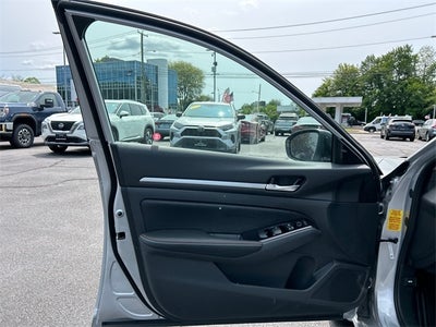 2025 Nissan Altima SR