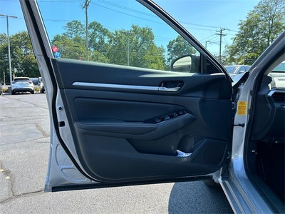 2025 Nissan Altima SR