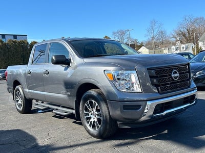2024 Nissan TITAN Crew Cab SV