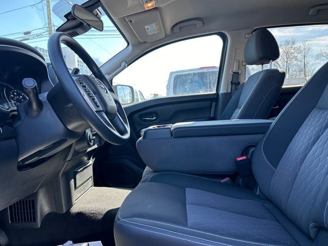 2024 Nissan TITAN Crew Cab SV