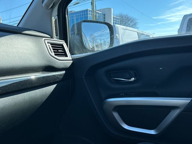 2024 Nissan TITAN Crew Cab SV