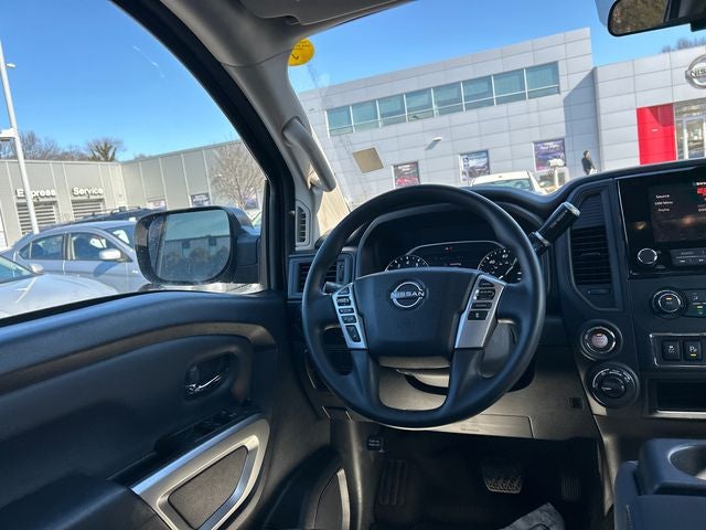 2024 Nissan TITAN Crew Cab SV