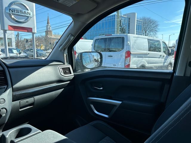 2024 Nissan TITAN Crew Cab SV