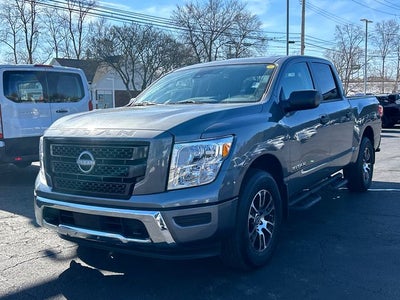 2024 Nissan TITAN Crew Cab SV