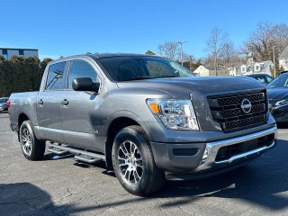 2024 Nissan TITAN Crew Cab SV