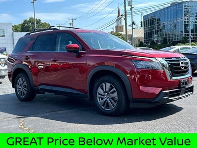 2024 Nissan Pathfinder SV