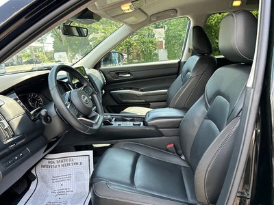 2023 Nissan Pathfinder SL