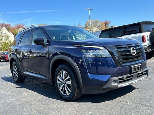 2022 Nissan Pathfinder SL