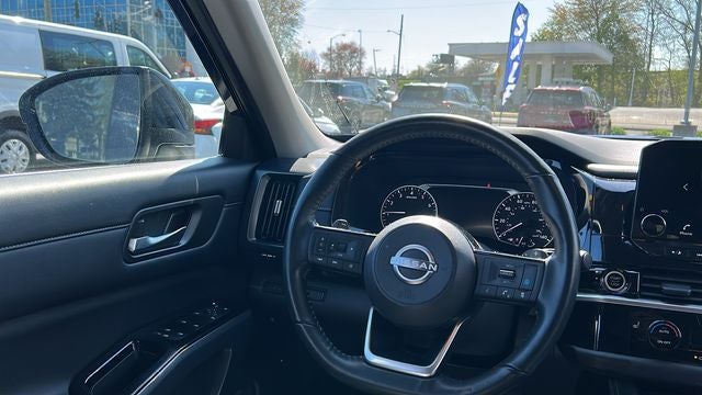 2022 Nissan Pathfinder SL