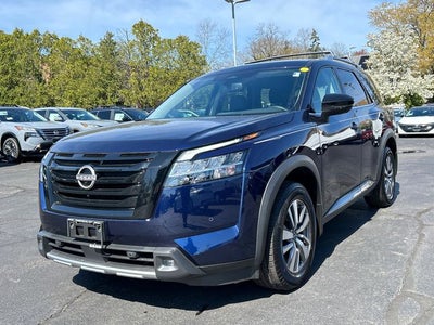 2022 Nissan Pathfinder SL
