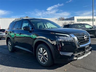 2025 Nissan Pathfinder SL