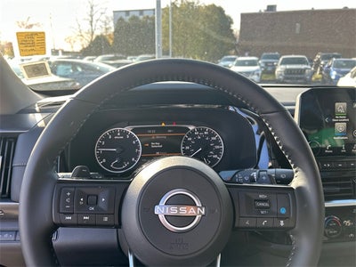 2025 Nissan Pathfinder SL