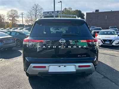 2025 Nissan Pathfinder SL