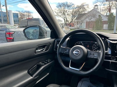 2023 Nissan Pathfinder SL