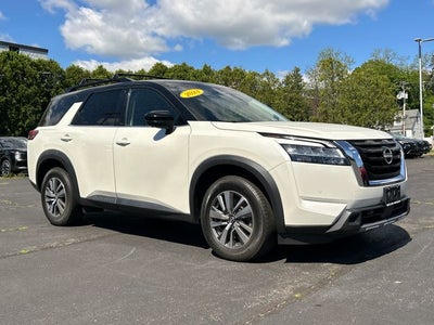 2023 Nissan Pathfinder SL
