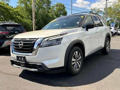 2023 Nissan Pathfinder SL