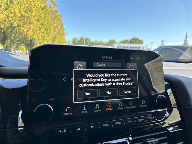 2025 Nissan Pathfinder SL