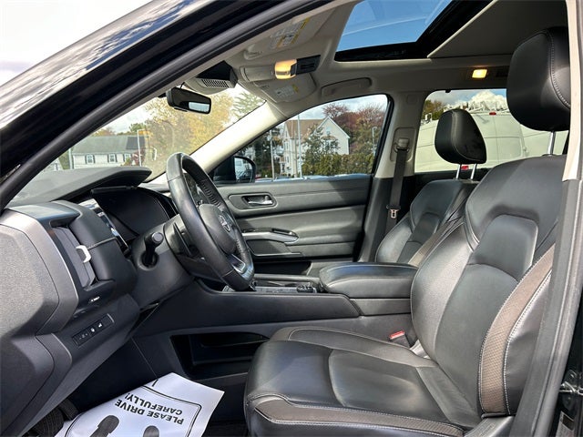 2023 Nissan Pathfinder SL