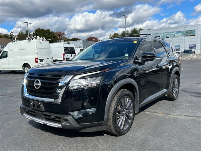 2023 Nissan Pathfinder SL