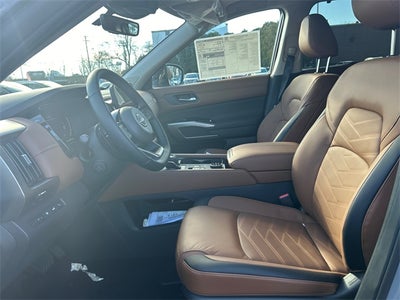 2025 Nissan Pathfinder Platinum