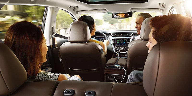 A family driving the 2022 Nissan Murano