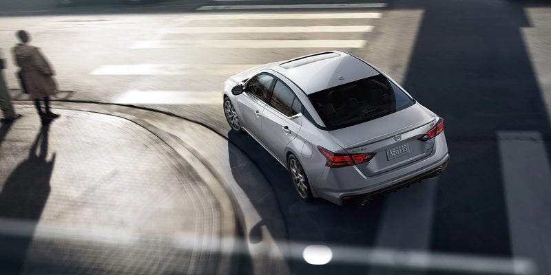 2023 Nissan ALtima turning